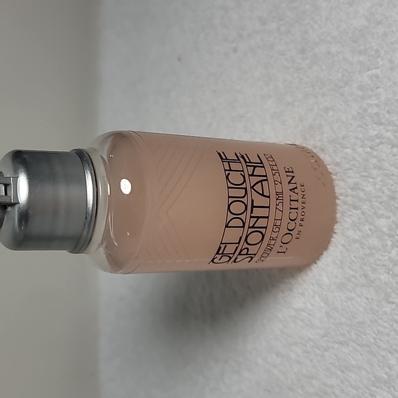 A lot of beauty products! - Picture 3 of 10